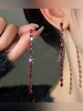 NEW! Elegant Long Red Crystal Drop Earrings. 
Luxury Red Drop Earrings 🍷 A8-273